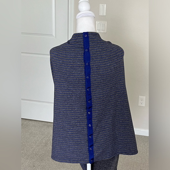 EUC Lululemon Vinyasa Infinity Button Snap Wrap Scarf in Blue and Gray Striped - Picture 4 of 16